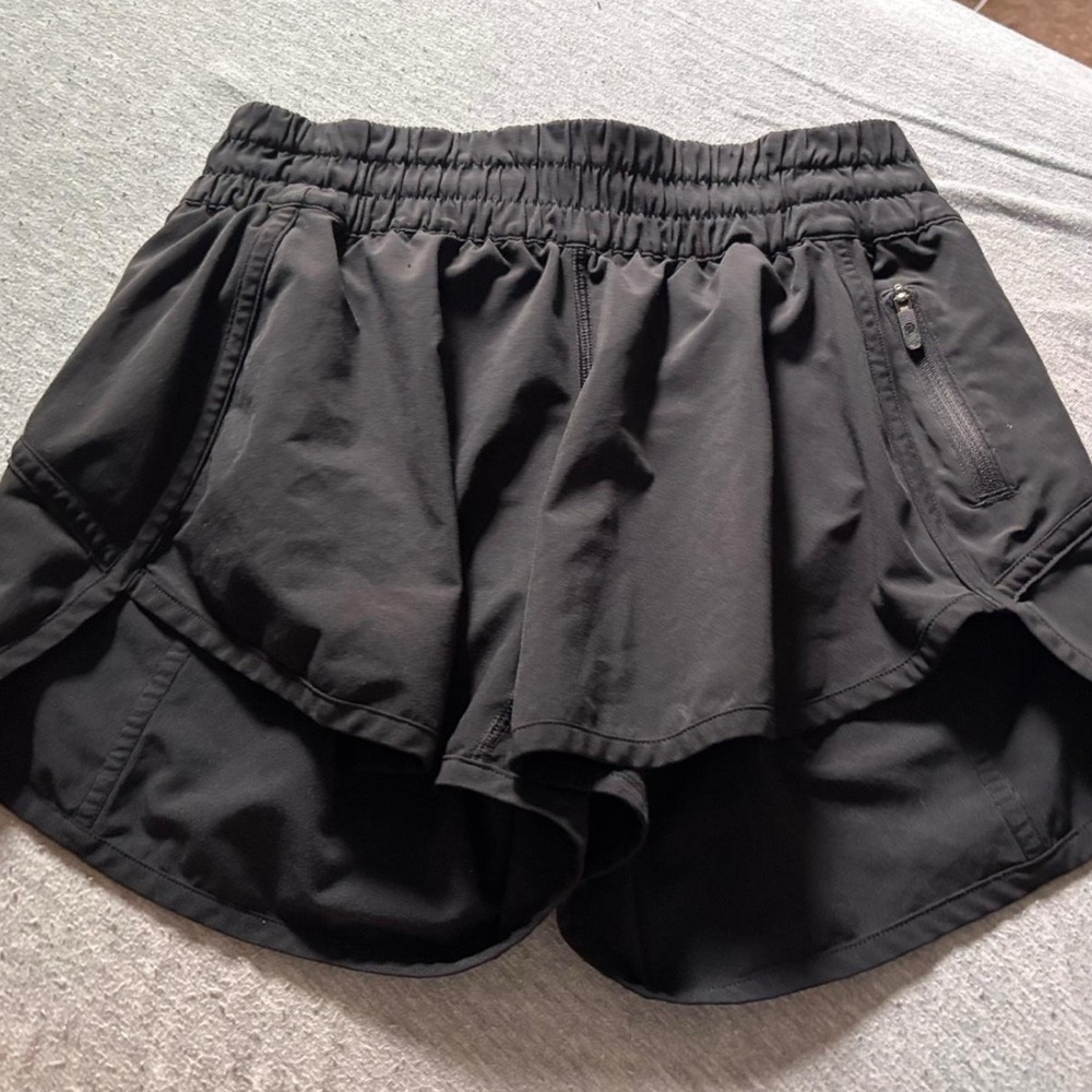 Lululemon Hotty Hot 4inch black shorts